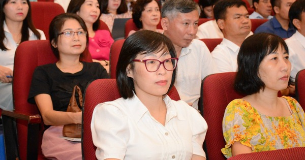 H&agrave;ng ngh&igrave;n gi&aacute;o vi&ecirc;n 'ra r&igrave;a' trong ch&iacute;nh s&aacute;ch thu nhập tăng th&ecirc;m