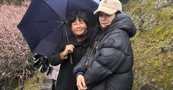 Triệu Vy xuất hiện tại qu&ecirc; nh&agrave;, nhan sắc g&acirc;y ch&uacute; &yacute;