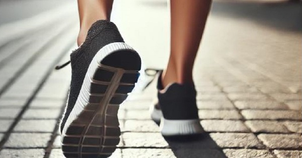 Đi bộ: 3 sai lầm cần tr&aacute;nh v&igrave; sẽ g&acirc;y hại