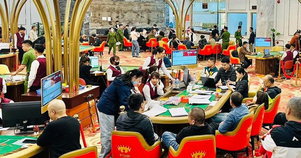 Đột k&iacute;ch sới bạc tại CLB poker, bắt 69 người Trung Quốc, thu 720 tỉ đồng
