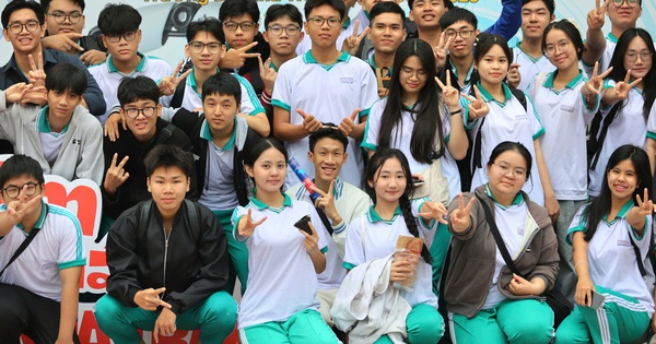 Thi tốt nghiệp THPT 2025: Quy định mới về vật dụng được mang v&agrave;o ph&ograve;ng thi