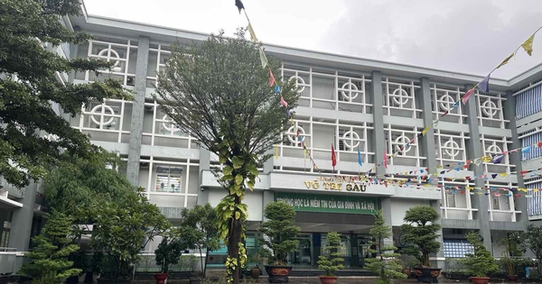 Hơn 20 học sinh tiểu học Q.7, TP.HCM n&ocirc;n &oacute;i, nhập viện sau khi đi học về