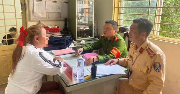 Vụ c&ocirc; g&aacute;i 'diễn xiếc' khi l&aacute;i xe m&aacute;y: Xuất tr&igrave;nh giấy chứng nhận bị bệnh t&acirc;m thần