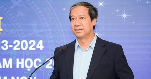 Bộ trưởng GD-ĐT y&ecirc;u cầu kh&ocirc;ng 'bỏ s&oacute;t' quản l&yacute; gi&aacute;o dục khi bỏ cấp huyện