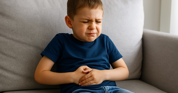 B&aacute;c sĩ chỉ ra dấu hiệu nhận biết khi trẻ kh&ocirc;ng may uống phải sữa giả