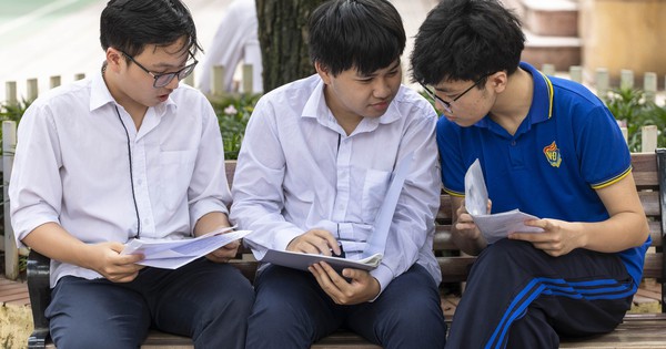 Hơn 160.000 th&iacute; sinh thử đăng k&yacute; dự thi tốt nghiệp THPT trong ng&agrave;y đầu ti&ecirc;n