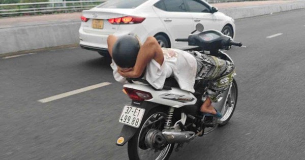 Bị phạt v&igrave; giao xe m&aacute;y cho người loạn thần 'biểu diễn t&uacute;y quyền'