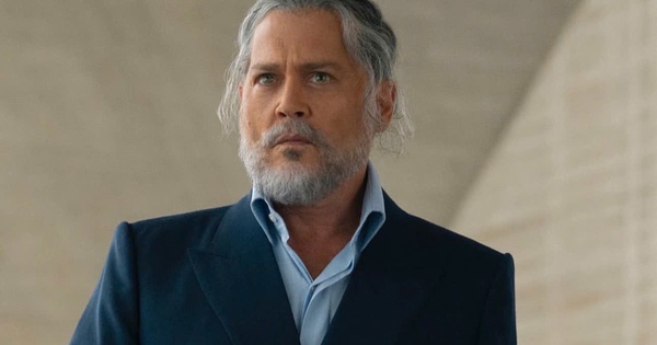 Johnny Depp g&acirc;y x&ocirc;n xao với h&igrave;nh ảnh kh&aacute;c lạ