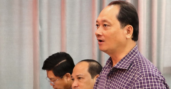 Gi&aacute;o vi&ecirc;n đăng clip tố lạm thu, một hiệu trưởng ở C&agrave; Mau bị kiểm điểm