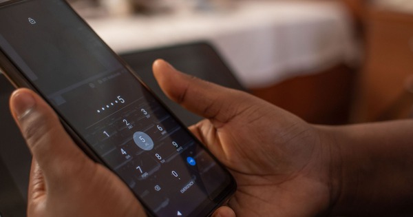 Điện thoại Android sẽ tự khởi động lại nếu bị &#039;bỏ qu&ecirc;n&#039; 72 tiếng