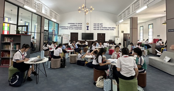 Học sinh trải nghiệm hoạt động 'Lớn l&ecirc;n c&ugrave;ng s&aacute;ch' để th&ecirc;m y&ecirc;u nơi m&igrave;nh đang sống