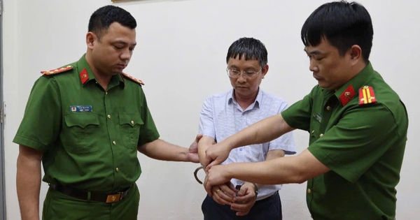 Bắt ph&oacute; gi&aacute;m đốc trung t&acirc;m kiểm định thuộc Bộ Nội vụ