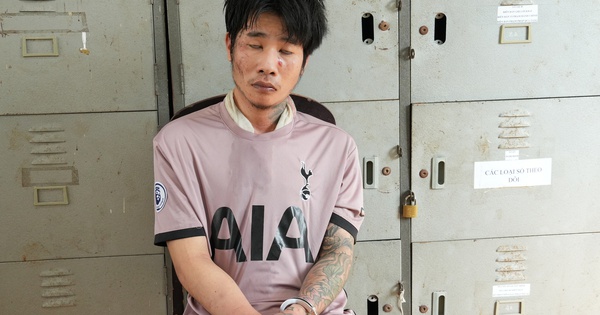 Ch&aacute;u trai 'ng&aacute;o đ&aacute;', đập ph&aacute; nh&agrave; b&agrave; nội