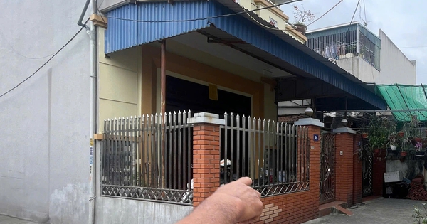 C&ocirc;ng an Quảng Ninh kh&aacute;m x&eacute;t nh&agrave; B&ugrave;i Đ&igrave;nh Kh&aacute;nh, t&igrave;m thấy heroin