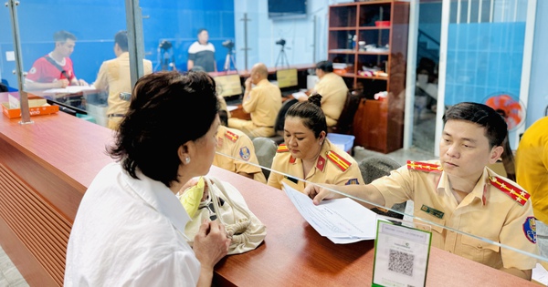 Đổi bằng l&aacute;i xe trực tuyến bị trả hồ sơ: CSGT TP.HCM n&oacute;i l&yacute; do