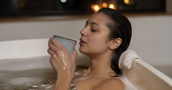 Bạn thường tắm v&agrave;o buổi s&aacute;ng hay buổi tối?