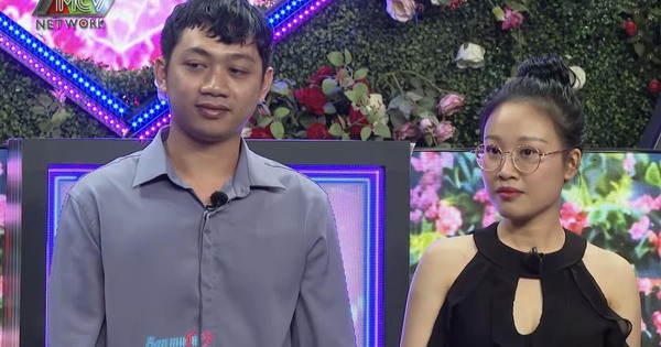 Ch&agrave;ng trai c&ugrave;ng mẹ đến show hẹn h&ograve;, chinh phục nữ sinh thanh nhạc chưa từng y&ecirc;u