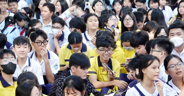 Chuy&ecirc;n gia hướng dẫn nguy&ecirc;n tắc chọn tổ hợp m&ocirc;n lớp 10