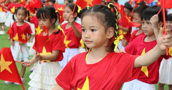 Mầm non Thủ Đức rực rỡ cờ đỏ sao v&agrave;ng mừng 50 năm đất nước thống nhất