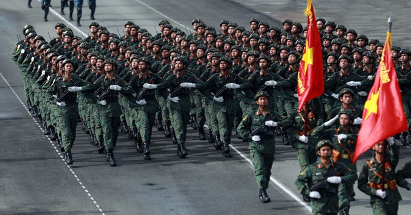 Đất nước thống nhất, diễu binh, diễu h&agrave;nh n&oacute;i thế n&agrave;o trong tiếng Anh?