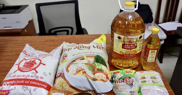 Thực phẩm giả lọt v&agrave;o bếp ăn tập thể