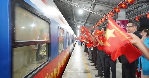 &#039;Đo&agrave;n t&agrave;u Thống Nhất&#039; khởi h&agrave;nh từ 2 đầu đất nước sẽ gặp nhau trưa nay tại Đ&agrave; Nẵng