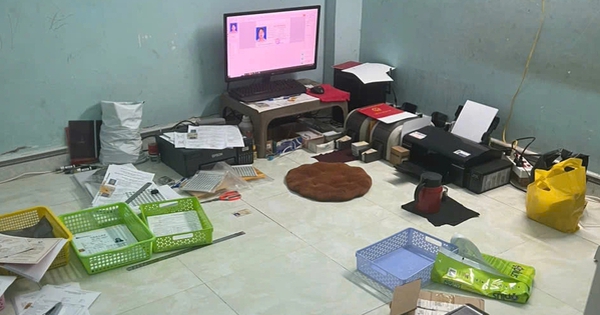 C&ocirc;ng an TP.HCM bắt vụ l&agrave;m giả 3.000 ph&ocirc;i giấy ph&eacute;p l&aacute;i xe