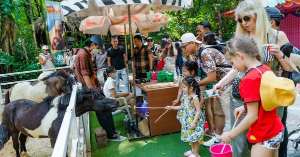 Kh&aacute;ch Việt Nam v&agrave;o Th&aacute;i Lan phải khai trước tờ khai nhập cảnh trực tuyến