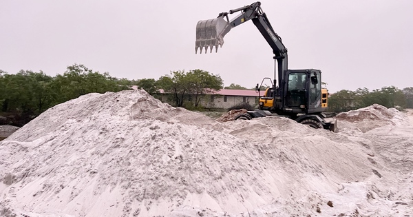 Vụ bắt quả tang 'điểm n&oacute;ng' khai th&aacute;c c&aacute;t lậu: 'Phải xử l&yacute; nghi&ecirc;m để l&agrave;m gương'