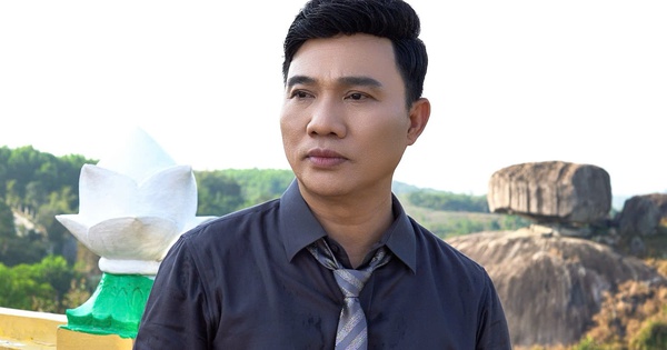 Ca sĩ Quang Linh 'lột x&aacute;c' ở tuổi 60