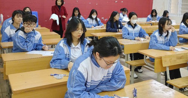 H&agrave;ng ng&agrave;n b&agrave;i thi thử 'điểm liệt', H&agrave; Nội cảnh b&aacute;o nguy cơ trượt tốt nghiệp THPT
