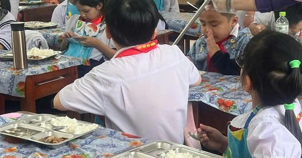 Đ&agrave; Nẵng: Phụ huynh phản &aacute;nh bữa ăn b&aacute;n tr&uacute; 'kh&ocirc;ng ổn', hiệu trưởng l&ecirc;n tiếng