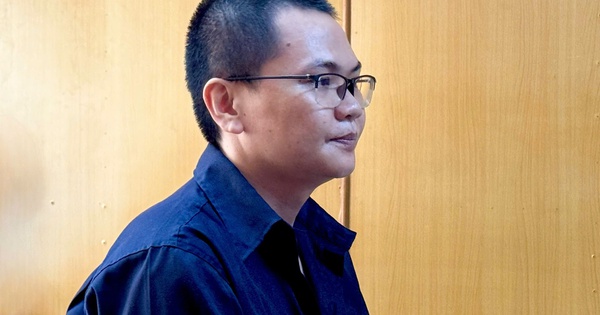 N&iacute;u k&eacute;o t&igrave;nh cảm bất th&agrave;nh, chế xăng l&ecirc;n người y&ecirc;u định đốt