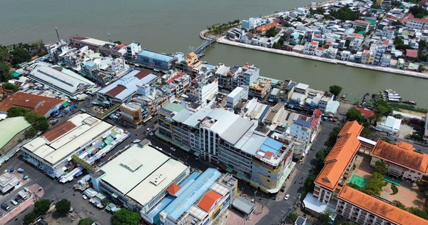 Nhiều c&aacute;n bộ l&atilde;nh đạo ở Vĩnh Long bị đề nghị xử l&yacute; li&ecirc;n quan sai phạm tại khu thương mại