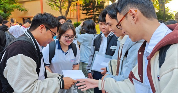 Bộ GD-ĐT &lsquo;nhắc nhở&rsquo; c&aacute;c trường ĐH về tổ hợp m&ocirc;n x&eacute;t tuyển