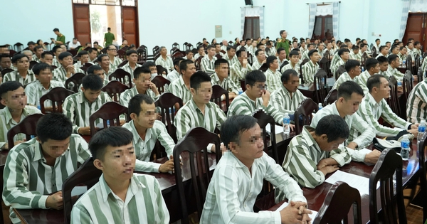 86 phạm nh&acirc;n tại trại giam Huy Khi&ecirc;m nhận quyết định đặc x&aacute;