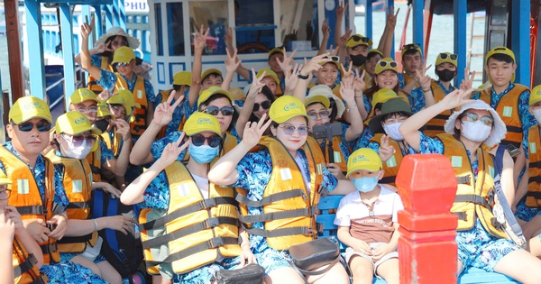 Tour tham quan biển đảo Nha Trang h&uacute;t kh&aacute;ch