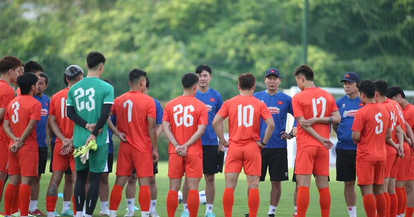 Malaysia nhập tịch ồ ạt, HLV Cklamovski muốn tạo sốc đội tuyển Việt Nam