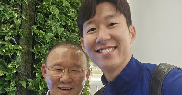Son Heung-min và Lee Kang-in chụp ảnh ‘selfie’ cùng HLV Park Hang-seo: Bởi lý do cực kỳ đặc biệt…