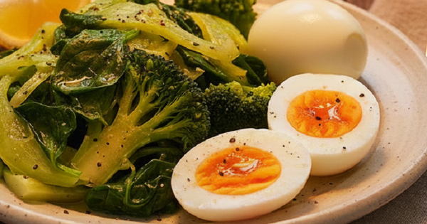 Ăn tối sau 20 giờ ảnh hưởng đến gan và mỡ bụng ra sao?