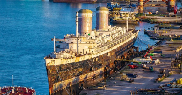 Huy hoàng và sụp đổ của siêu du thuyền Mỹ nhanh nhất thế giới