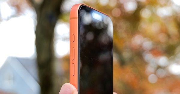 Miếng dán màn hình iPhone đang bị thổi phồng công dụng