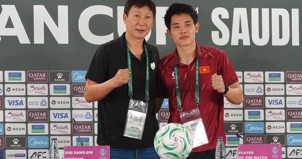 HLV Kim lại khiến đối thủ ‘chới với’, sử dụng sơ đồ độc lạ: Tứ kết có thể còn hay hơn
