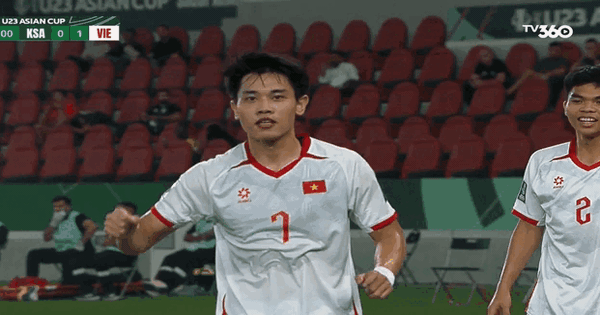 AFC nhấn mạnh dấu ấn Đình Bắc: Được giao hỗ trợ phòng ngự mà ghi luôn bàn định đoạt