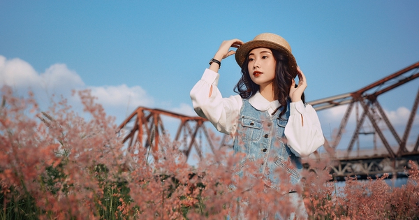 Nhà thiết kế livestream bán hàng thời trang