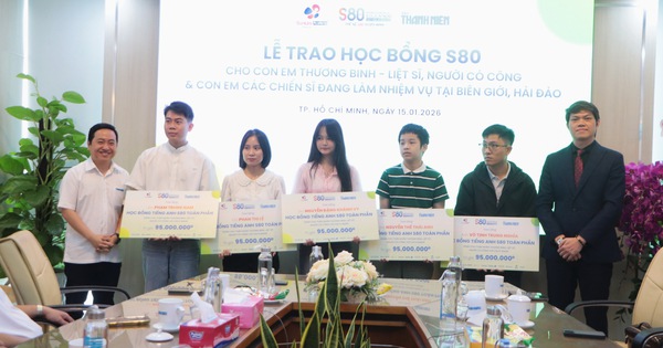 Trao 15 suất học bổng tiếng Anh gần 1,5 tỉ đồng cho học sinh, sinh viên