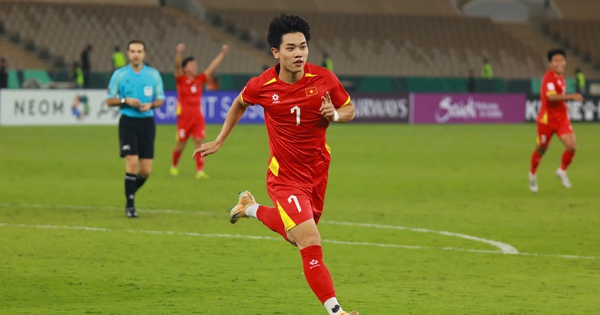 Đình Bắc lại được AFC chọn là cầu thủ hay nhất trận, tiết lộ HLV Kim chỉ đạo cực đỉnh