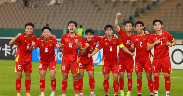 HLV Kim Sang-sik tiết lộ điều cực hay bí kíp đánh bại UAE, tự hào vô bờ về U.23 Việt Nam…