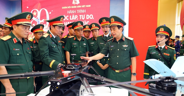 Đẩy mạnh x&acirc;y dựng Qu&acirc;n đội, củng cố quốc ph&ograve;ng, bảo vệ vững chắc Tổ quốc trong giai đoạn mới