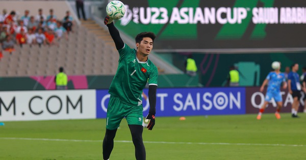 Báo Trung Quốc khuyên đội nhà chơi bóng bổng vì cao hơn U.23 Việt Nam: Thầy Kim đã có cách!
